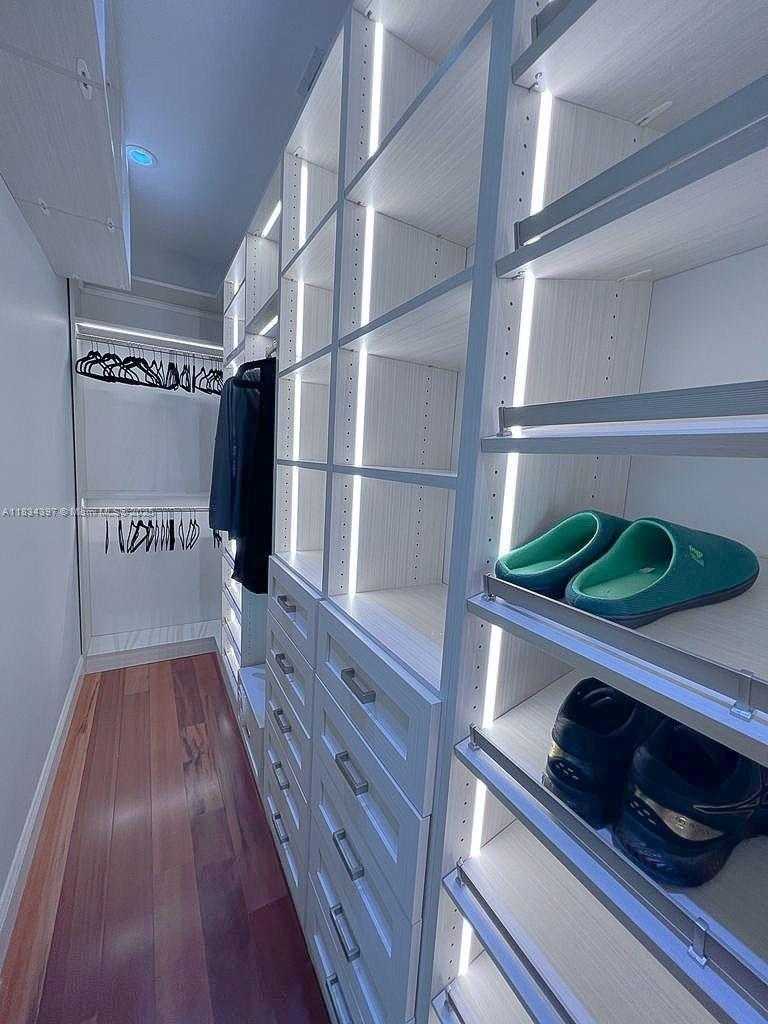 Small Image of 13300 BISCAYNE BAY TER, North Miami Number 59