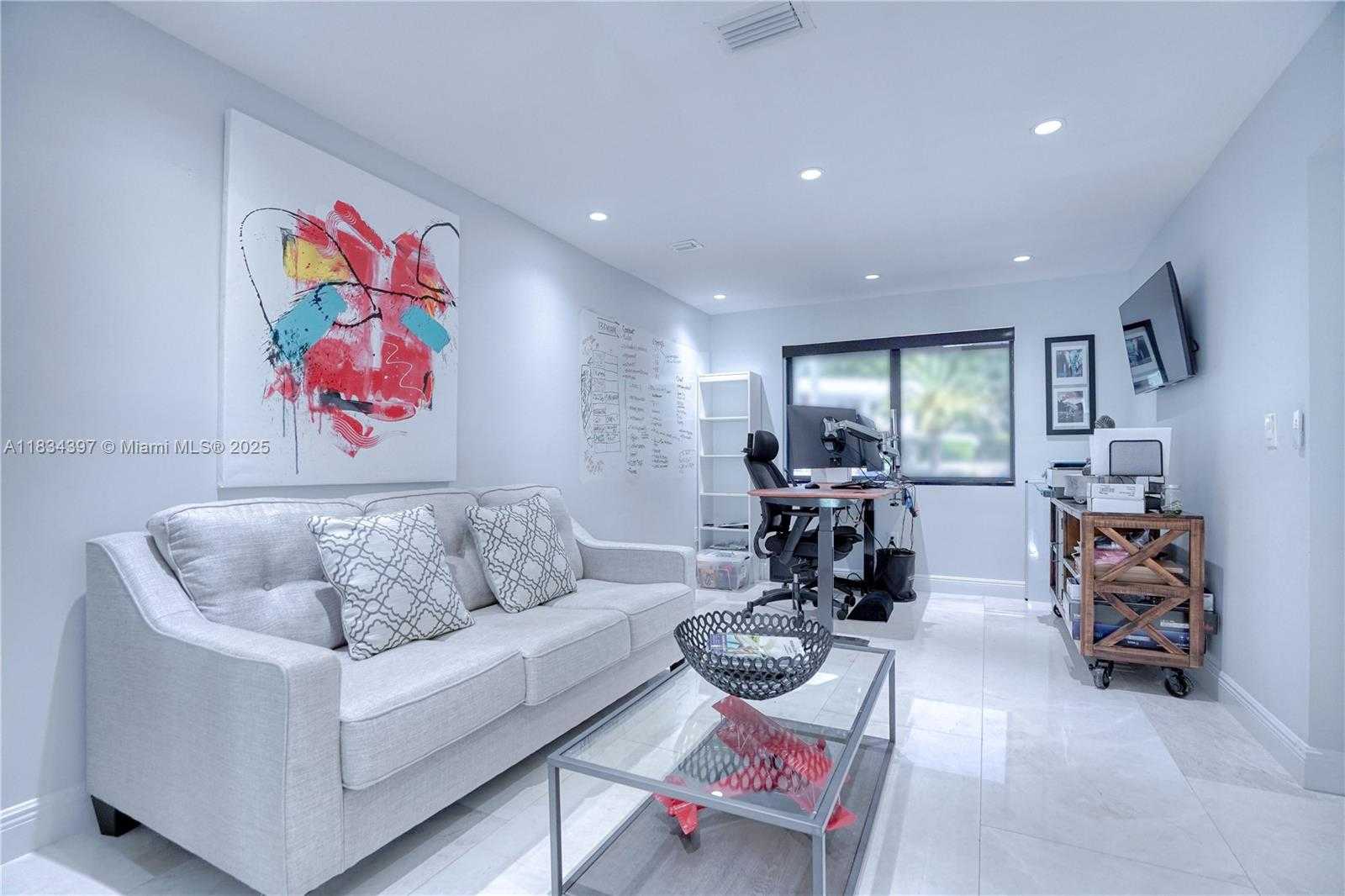 Small Image of 13300 BISCAYNE BAY TER, North Miami Number 6