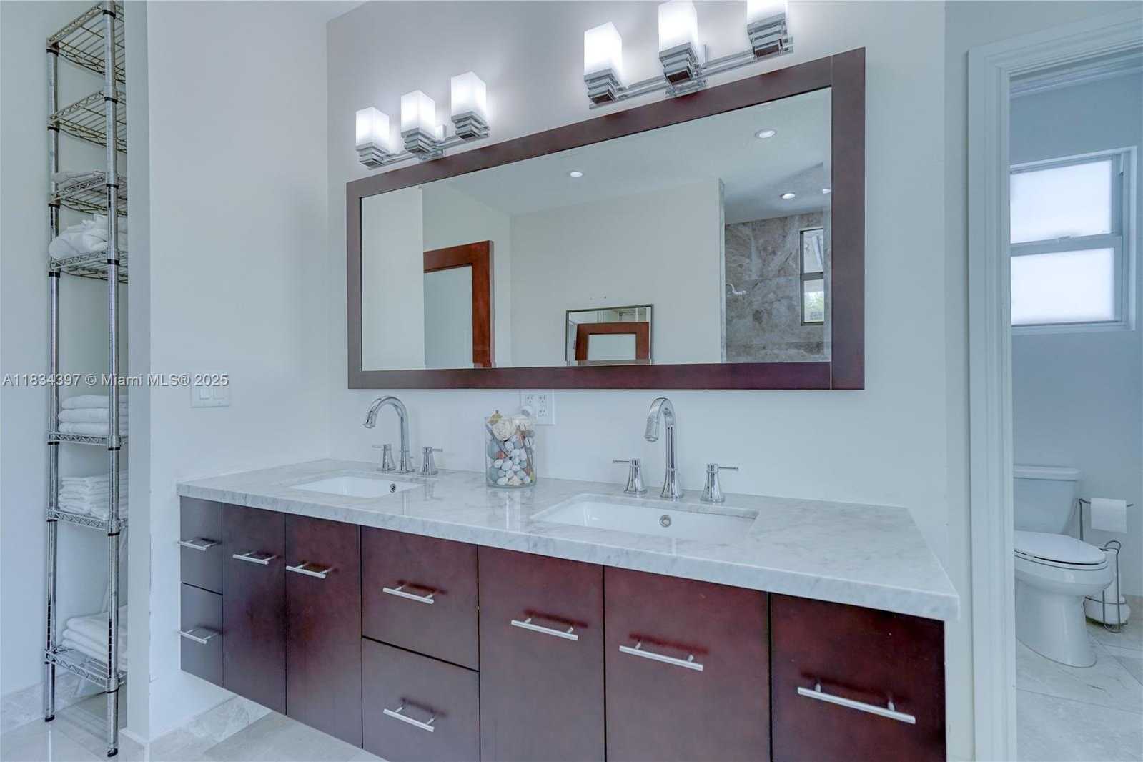 Small Image of 13300 BISCAYNE BAY TER, North Miami Number 62