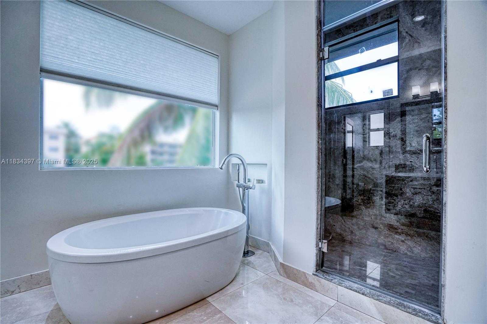 Small Image of 13300 BISCAYNE BAY TER, North Miami Number 64