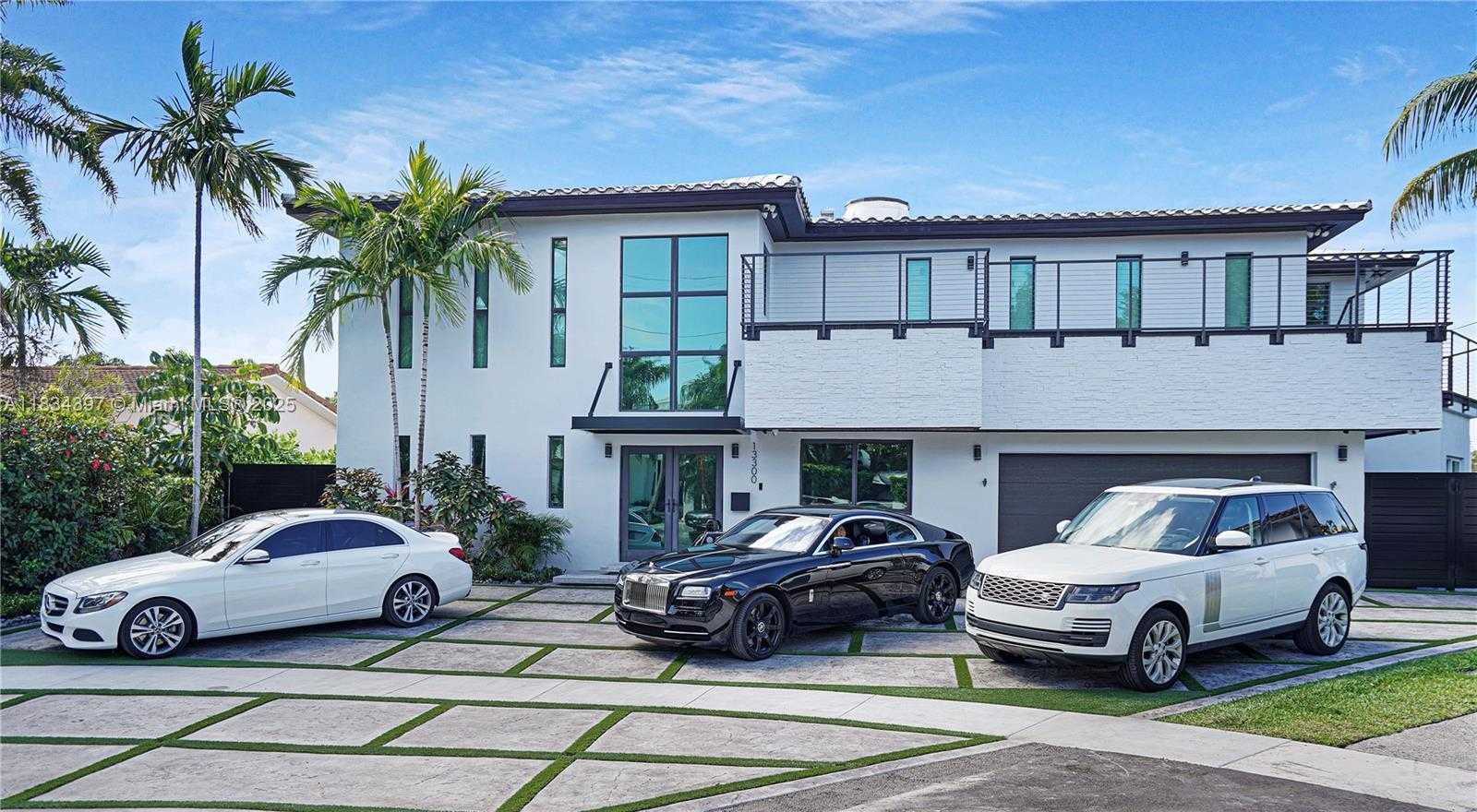Small Image of 13300 BISCAYNE BAY TER, North Miami Number 81