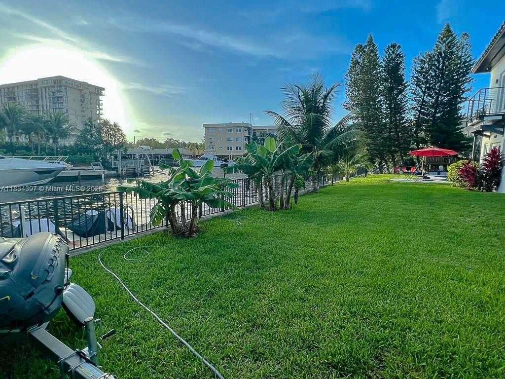 Small Image of 13300 BISCAYNE BAY TER, North Miami Number 89