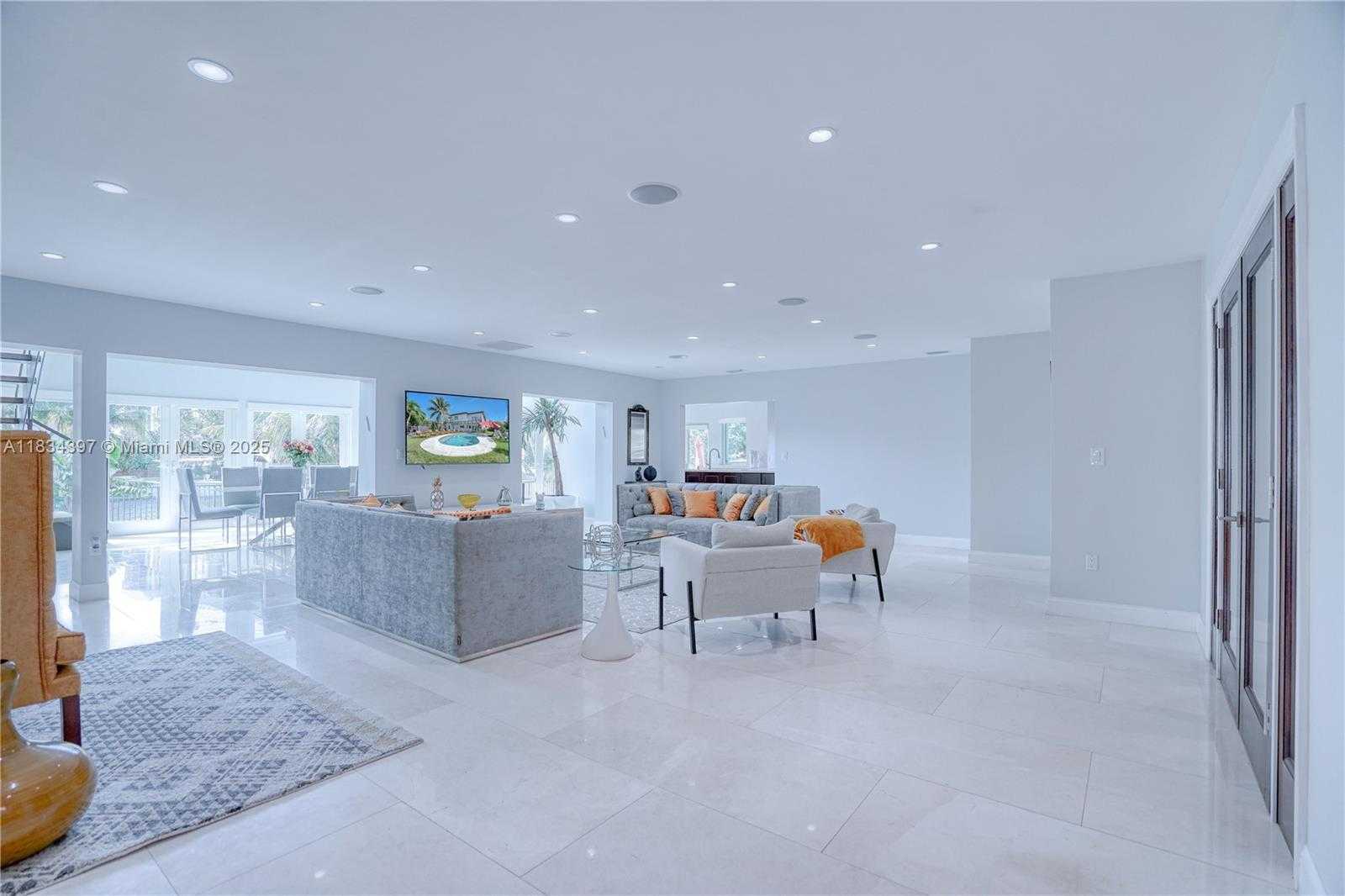 Small Image of 13300 BISCAYNE BAY TER, North Miami Number 9