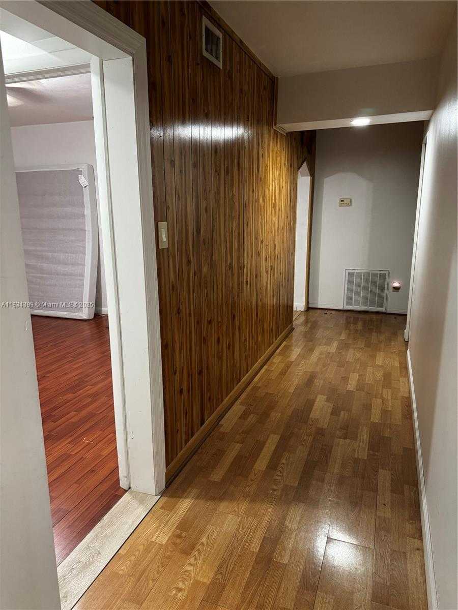 Small Image of Miami Number 11