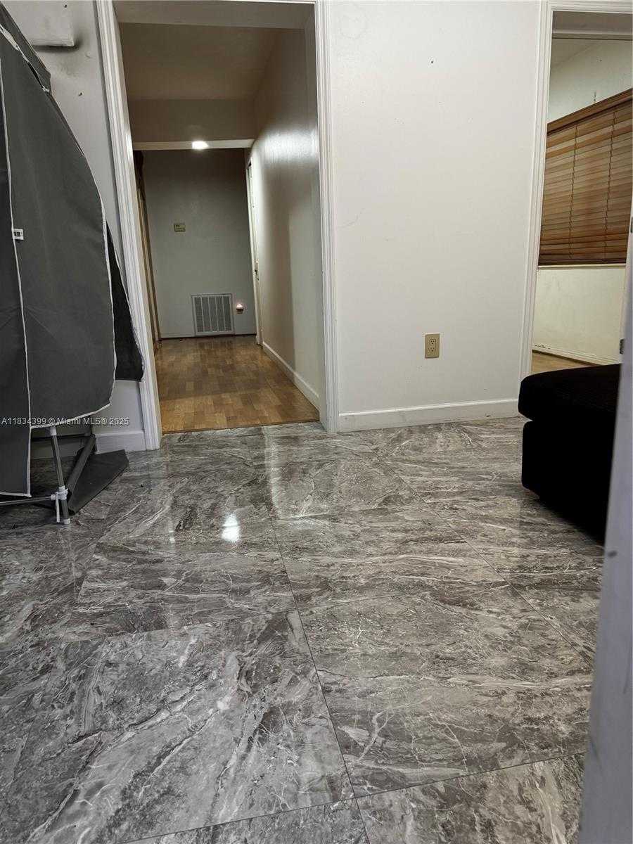 Small Image of Miami Number 2