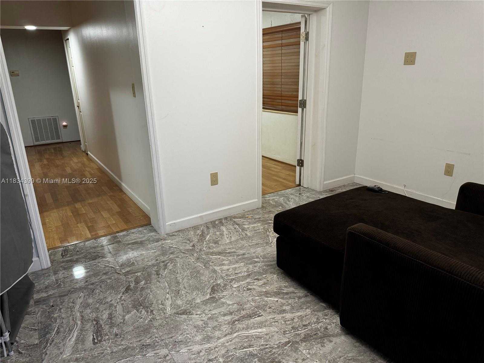 Small Image of Miami Number 3
