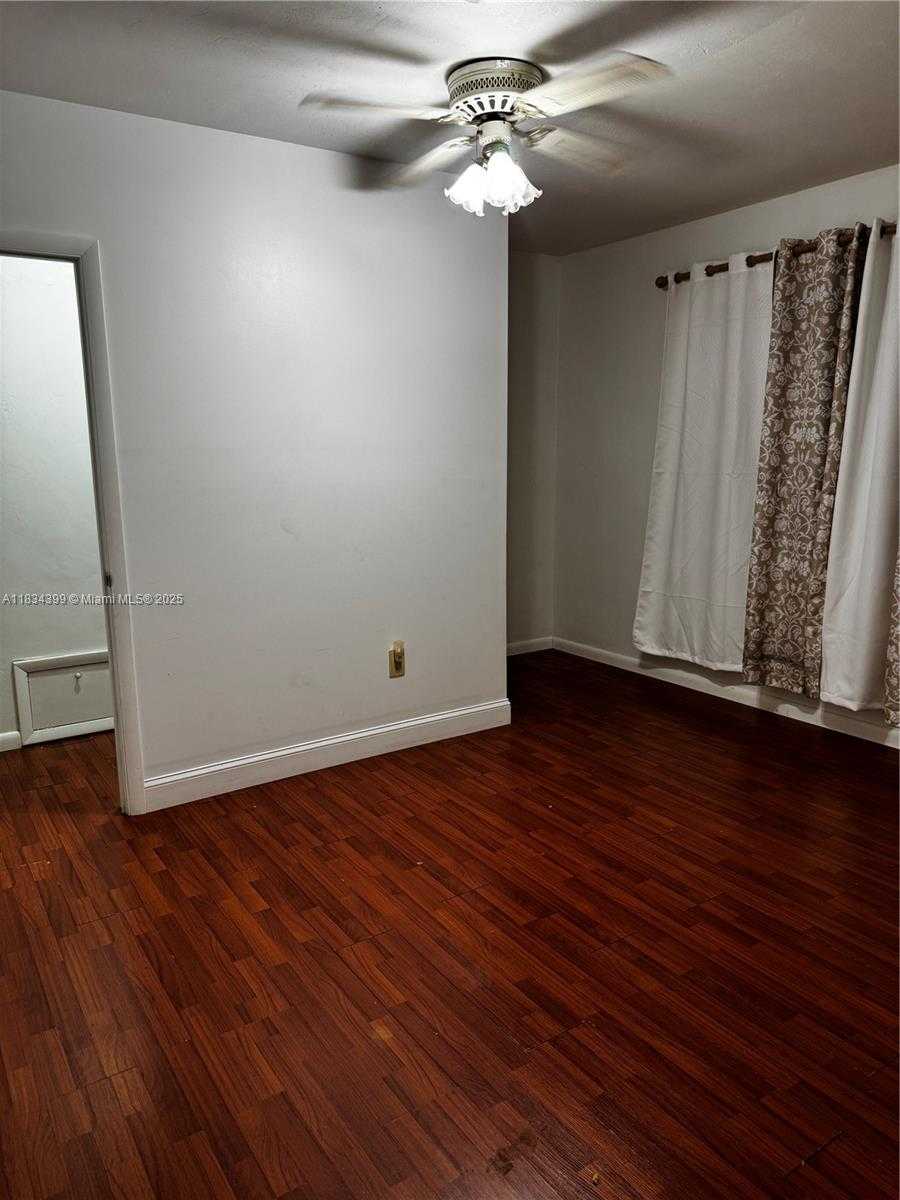 Small Image of Miami Number 6