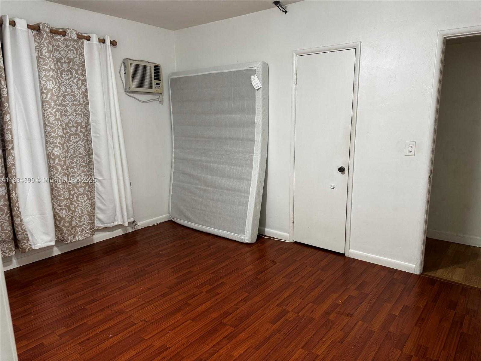 Small Image of Miami Number 7