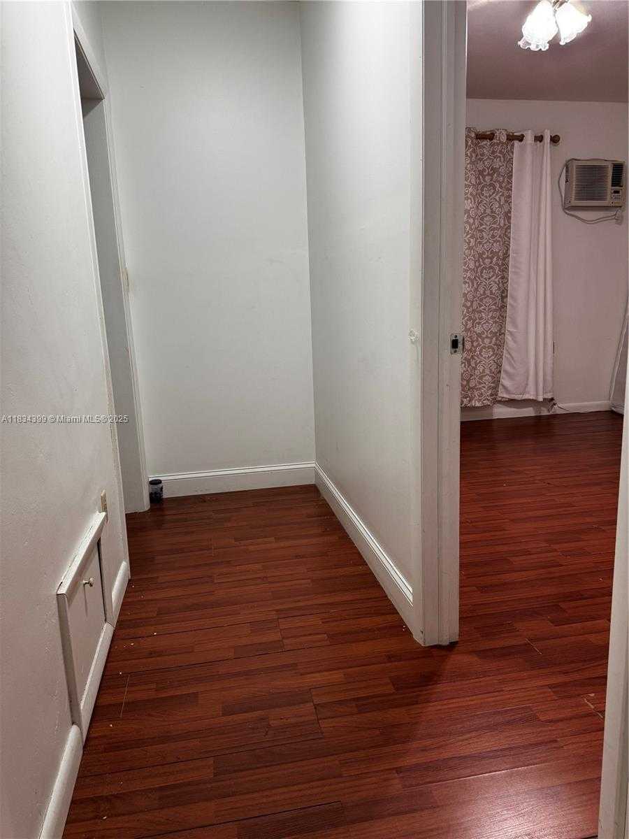 Small Image of Miami Number 8