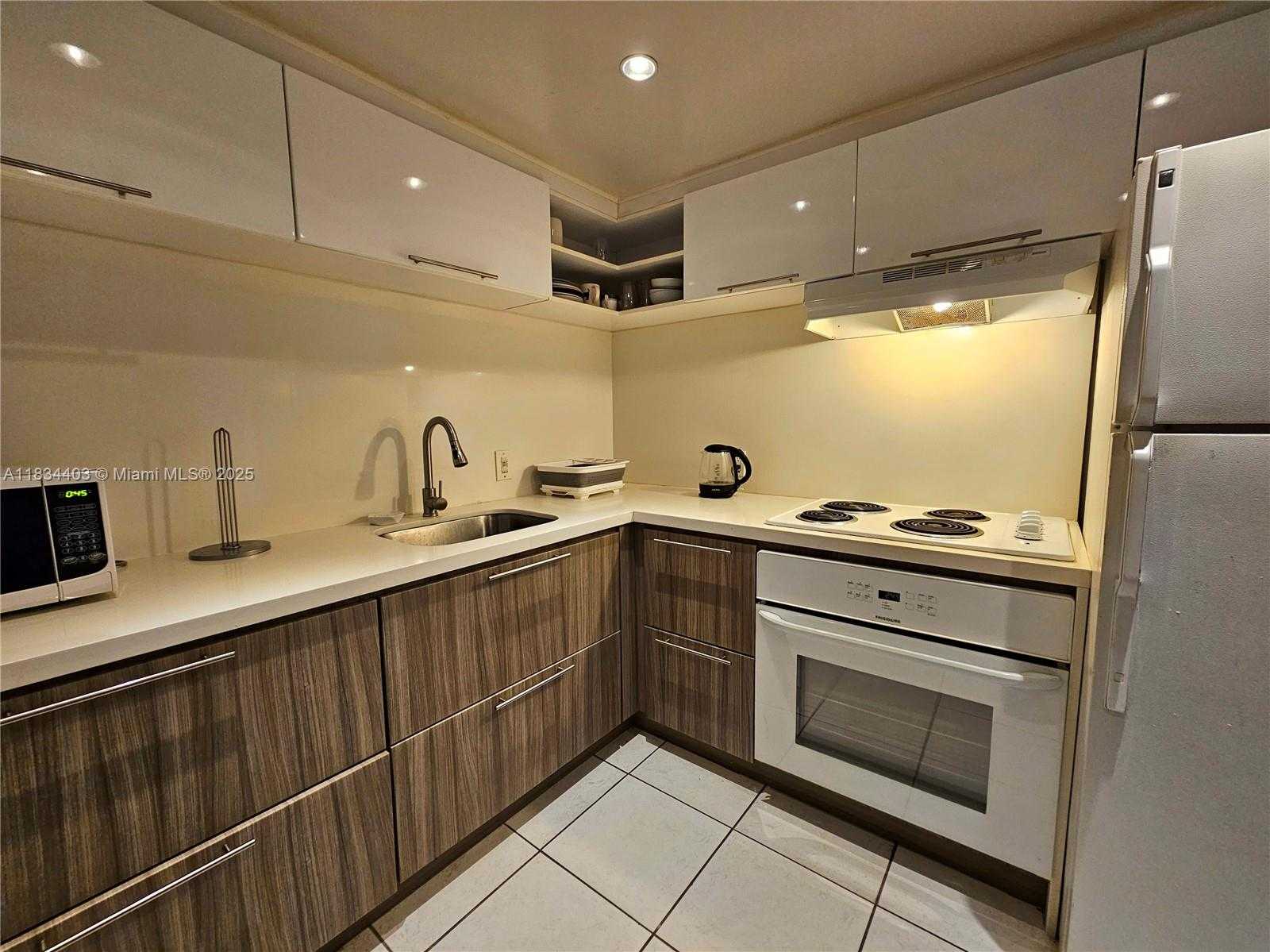 Small Image of 2829 INDIAN CREEK DR #905, Miami Beach Number 3