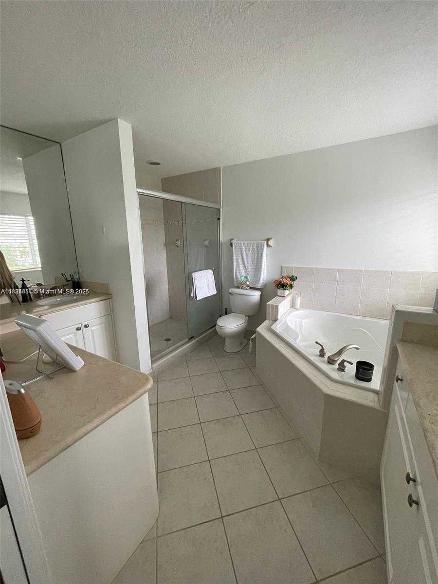 Small Image of 2771 TREASURE COVE CIR #2771, Dania Beach Number 13