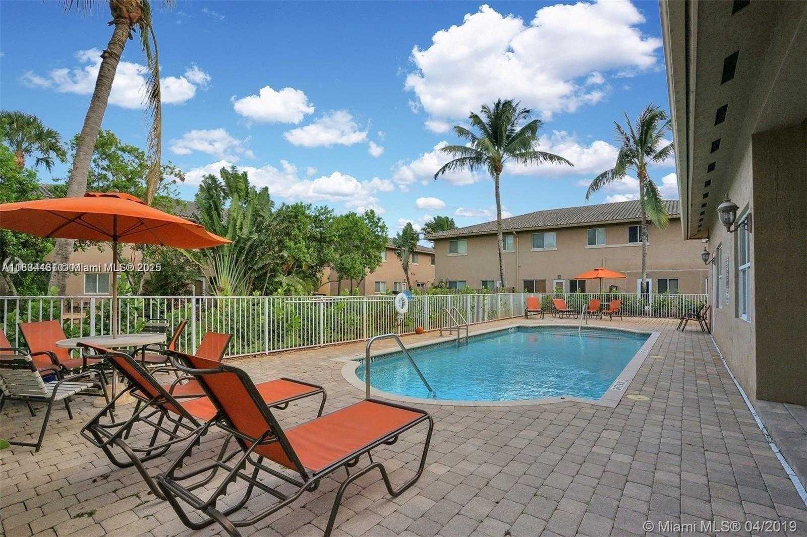 Small Image of 2771 TREASURE COVE CIR #2771, Dania Beach Number 4