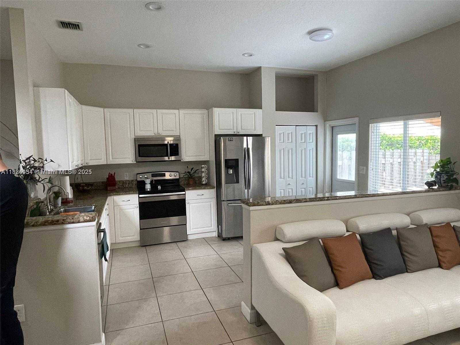 Small Image of 2771 TREASURE COVE CIR #2771, Dania Beach Number 9