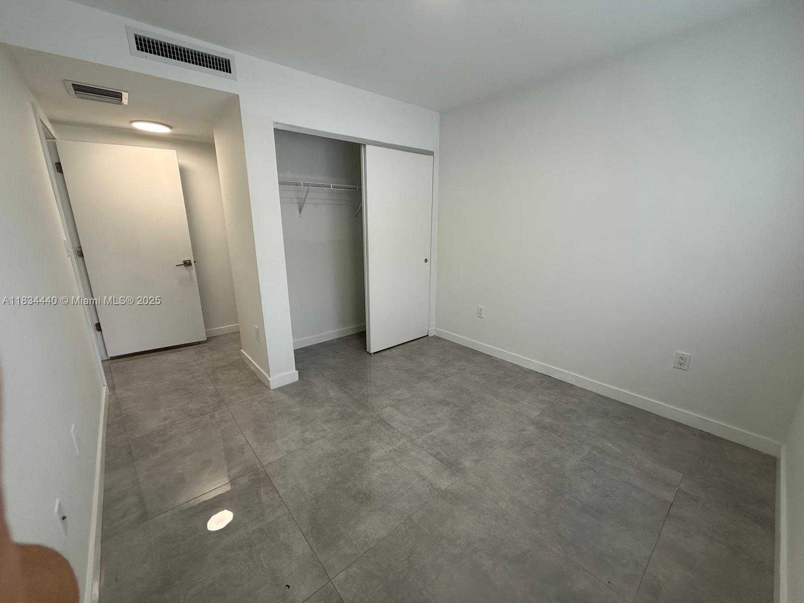 Small Image of Miami Number 10