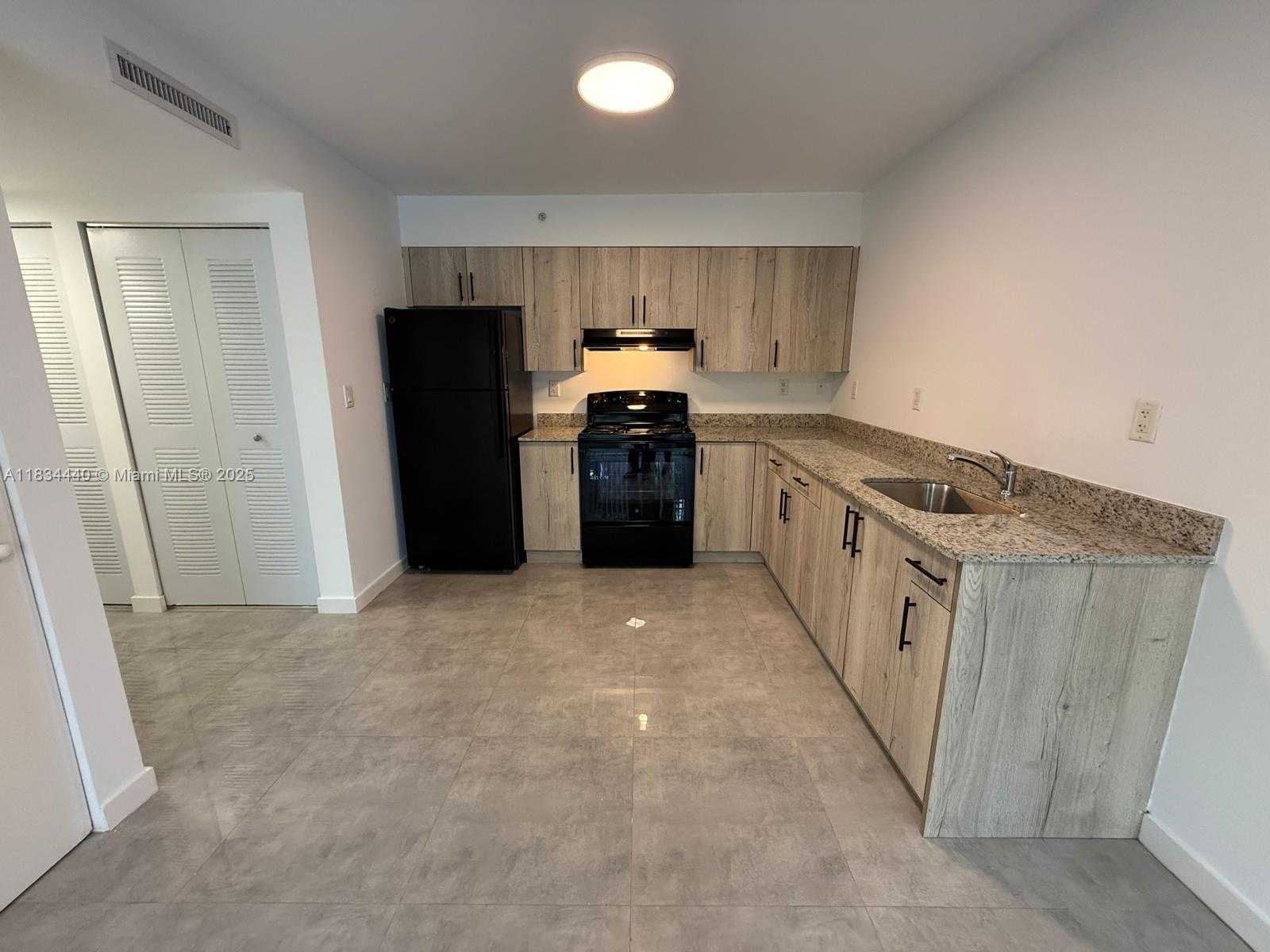Small Image of Miami Number 3