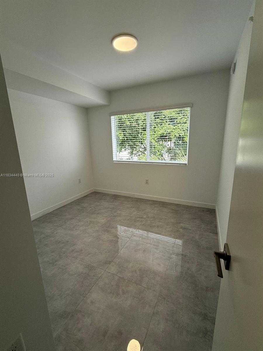 Small Image of Miami Number 5