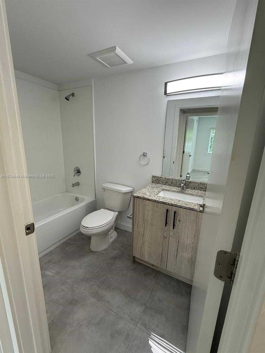Small Image of Miami Number 9