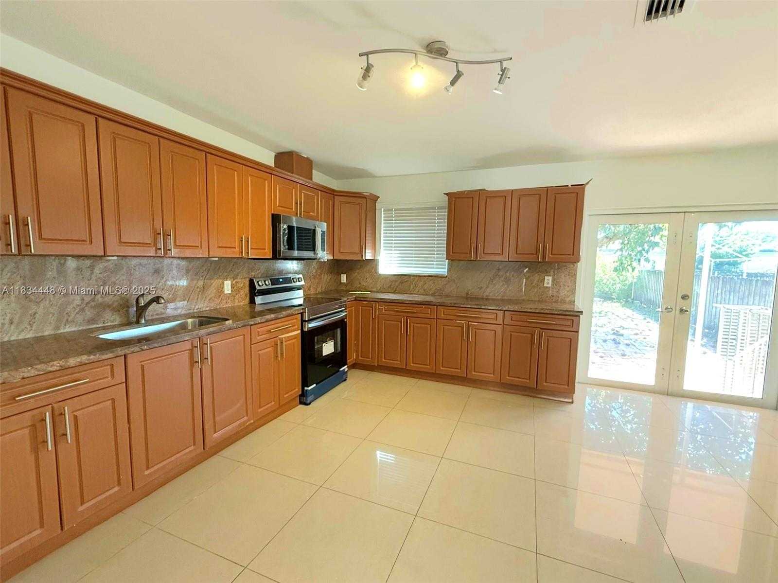 Small Image of 34 EAST 15TH ST, Hialeah Number 5
