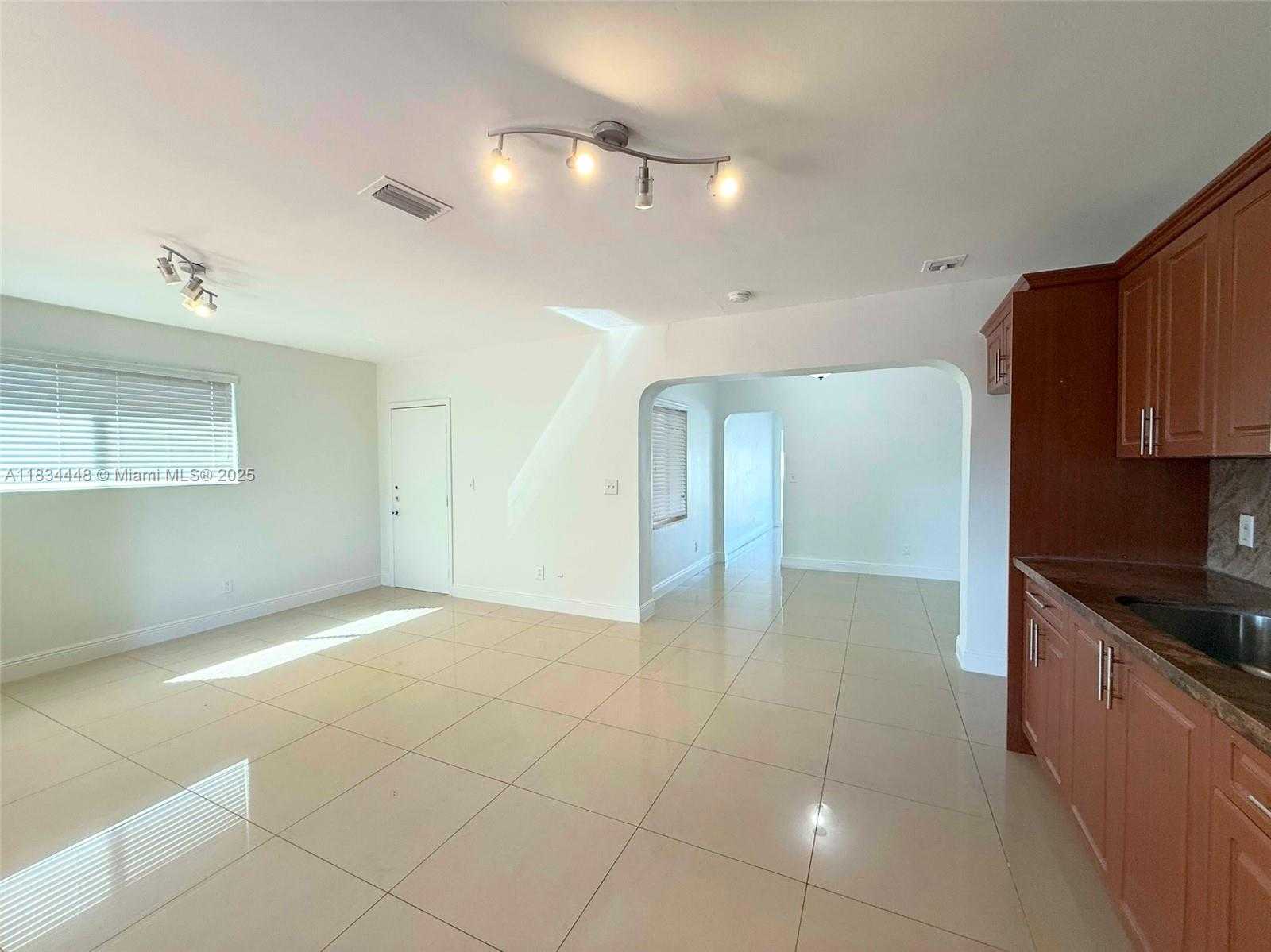 Small Image of 34 EAST 15TH ST, Hialeah Number 6