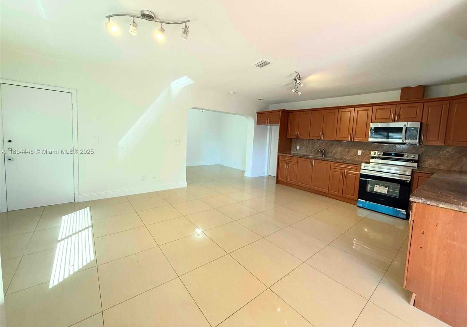 Small Image of 34 EAST 15TH ST, Hialeah Number 7