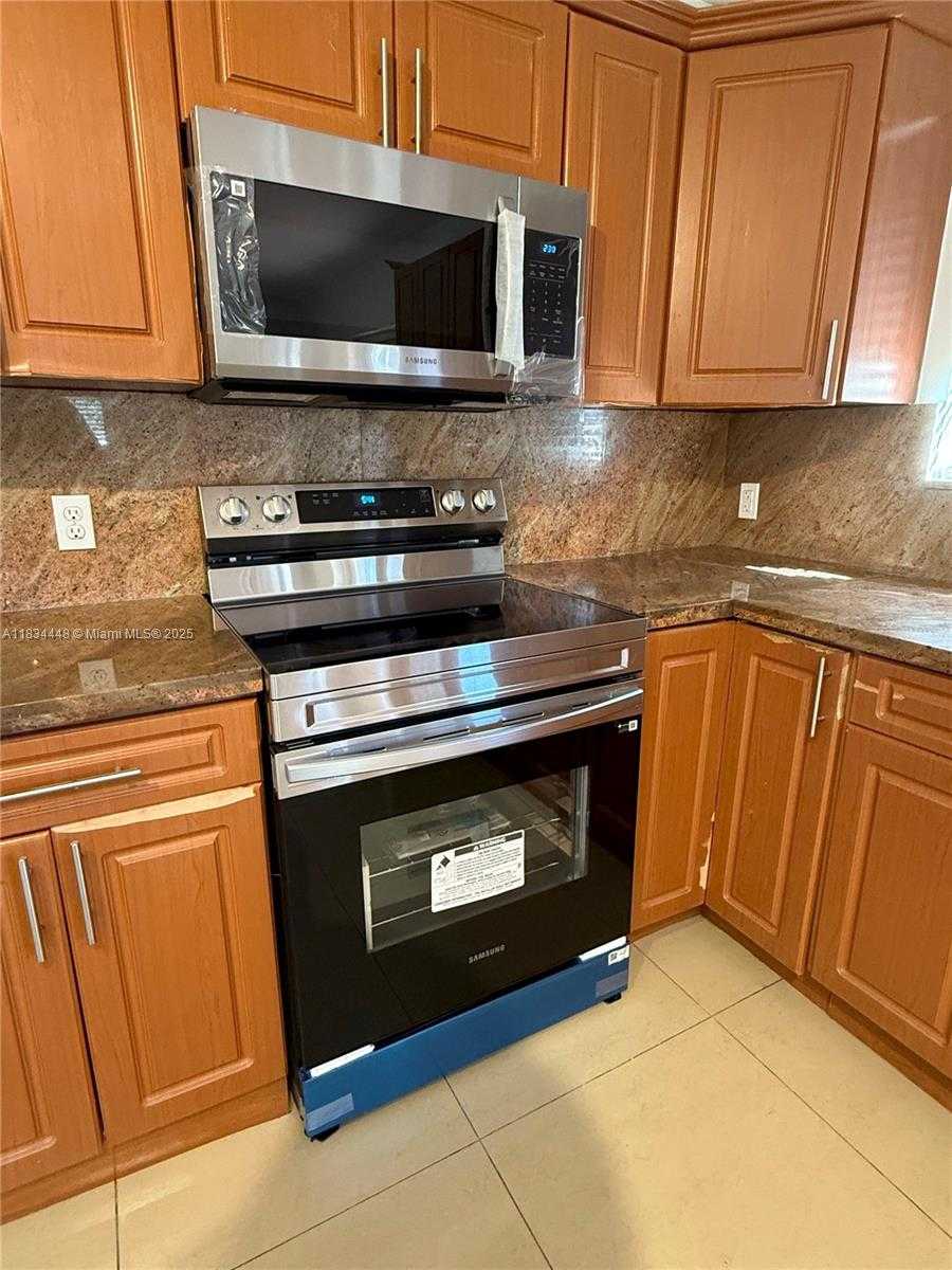 Small Image of 34 EAST 15TH ST, Hialeah Number 8