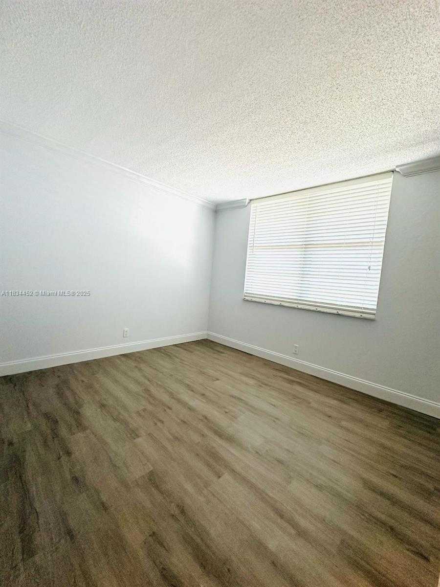 Small Image of 250 JACARANDA DR #806, Plantation Number 12
