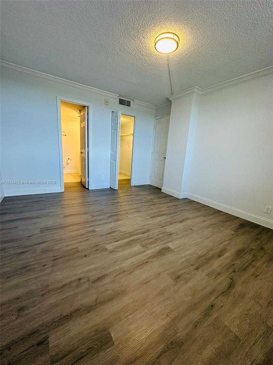 Small Image of 250 JACARANDA DR #806, Plantation Number 15
