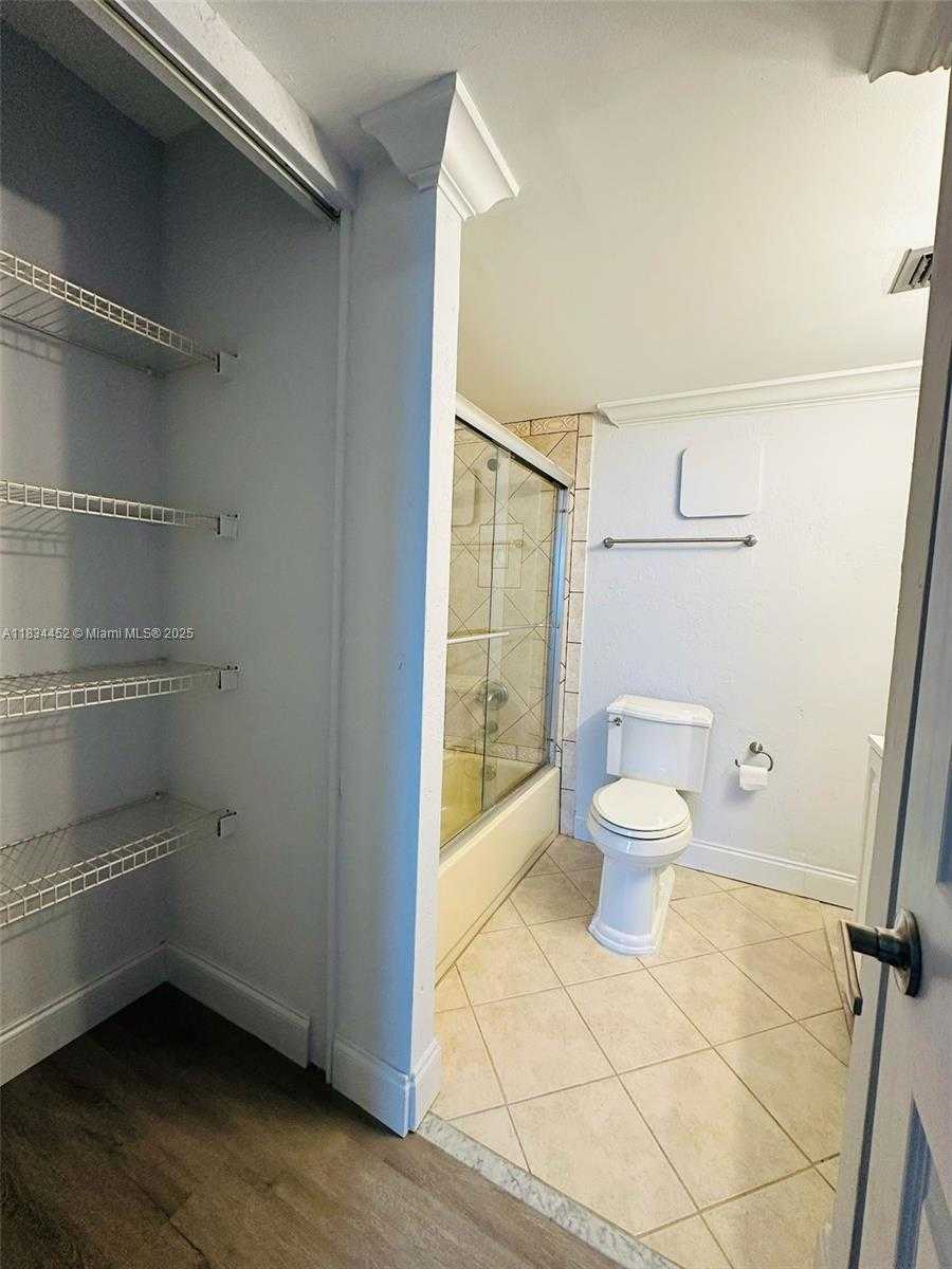Small Image of 250 JACARANDA DR #806, Plantation Number 16