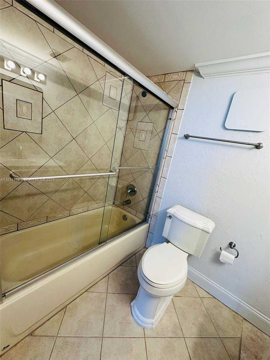 Small Image of 250 JACARANDA DR #806, Plantation Number 18