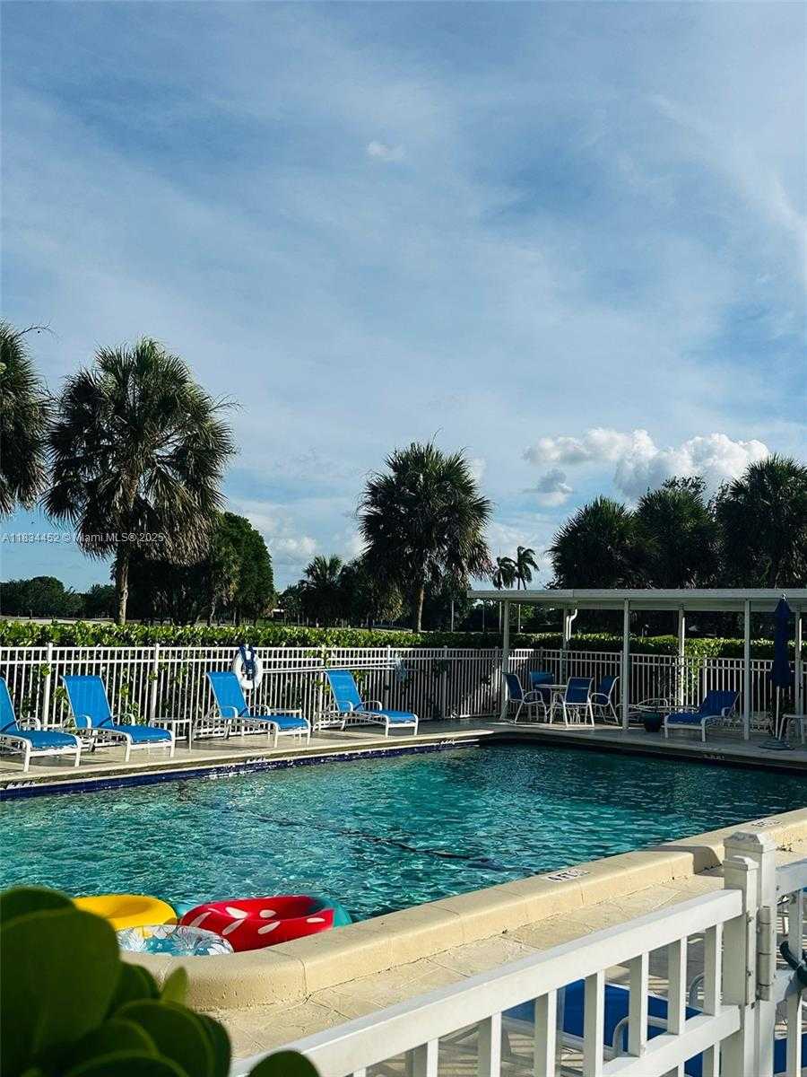 Small Image of 250 JACARANDA DR #806, Plantation Number 4