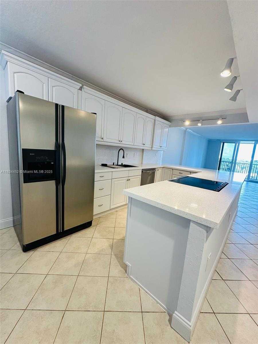 Small Image of 250 JACARANDA DR #806, Plantation Number 6
