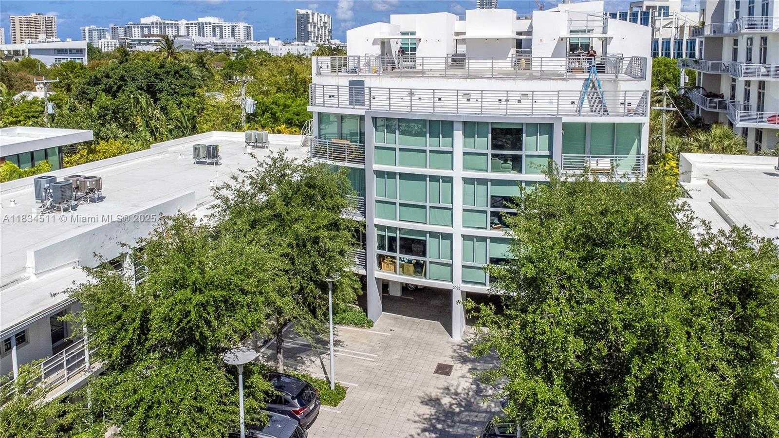 Small Image of 2025 MERIDIAN AVE #6, Miami Beach Number 2