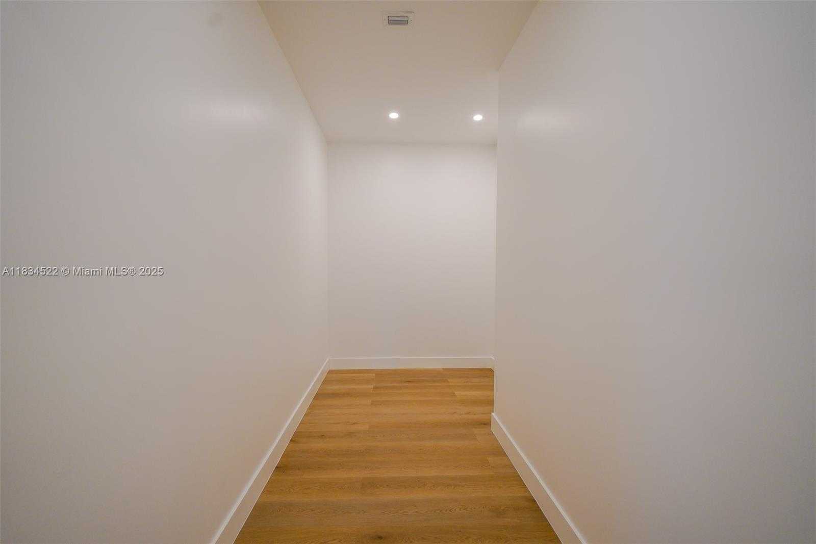Small Image of 112 NORTH WEST 24TH CT, Miami Number 11