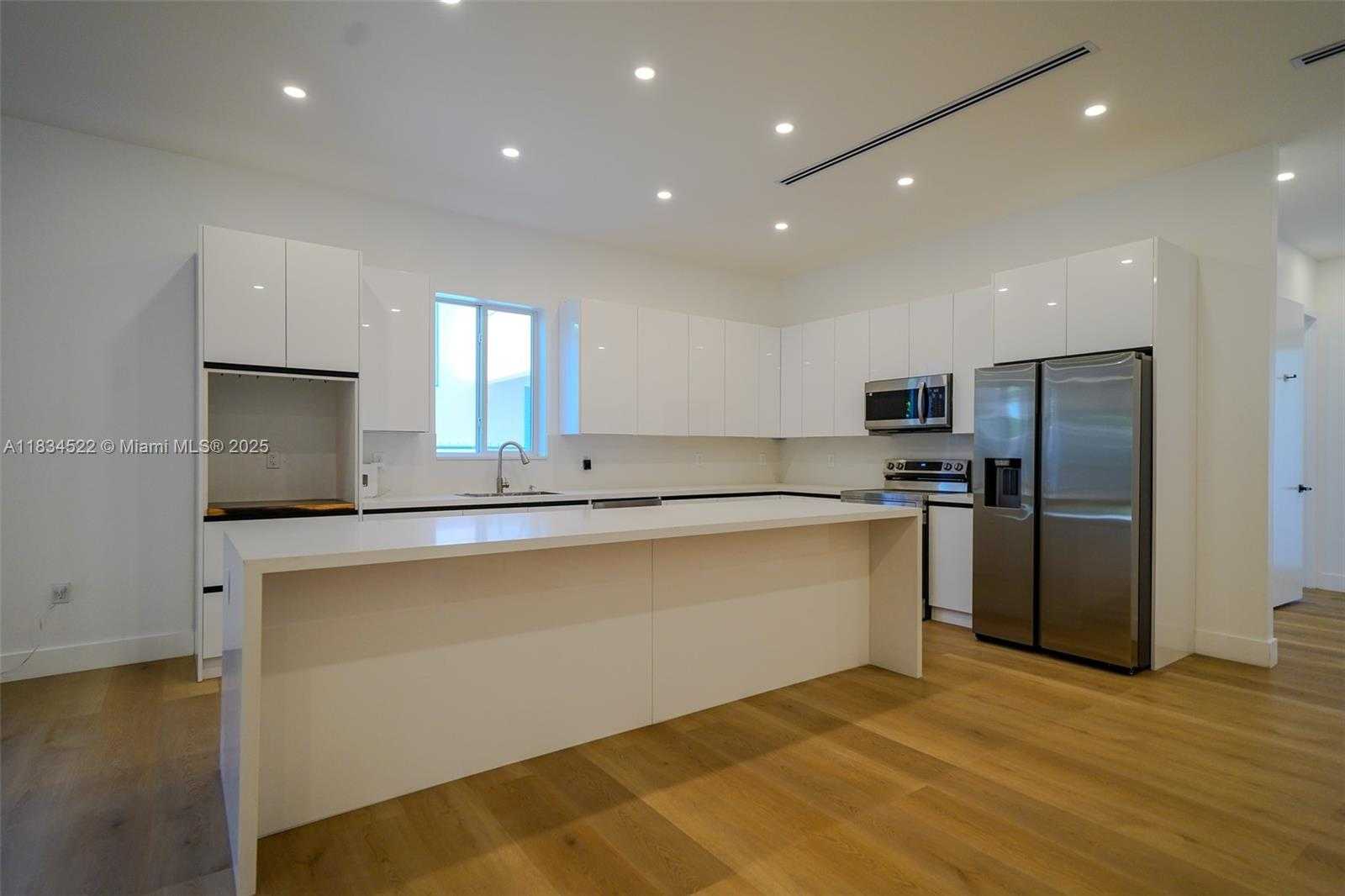Small Image of 112 NORTH WEST 24TH CT, Miami Number 16