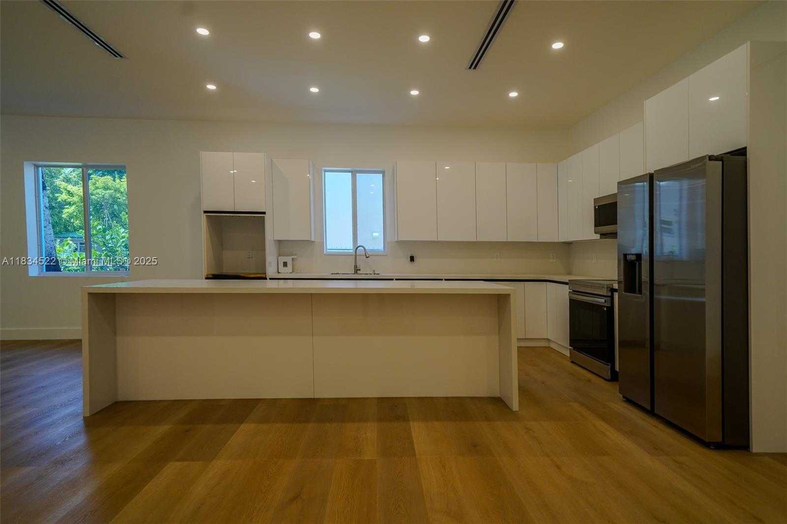 Small Image of 112 NORTH WEST 24TH CT, Miami Number 17