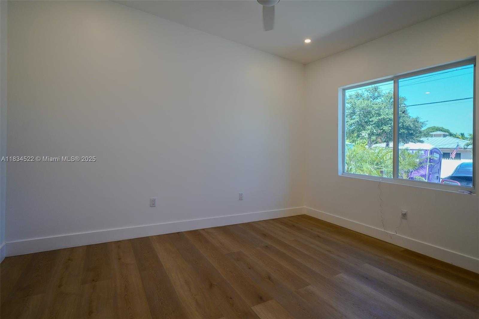 Small Image of 112 NORTH WEST 24TH CT, Miami Number 26