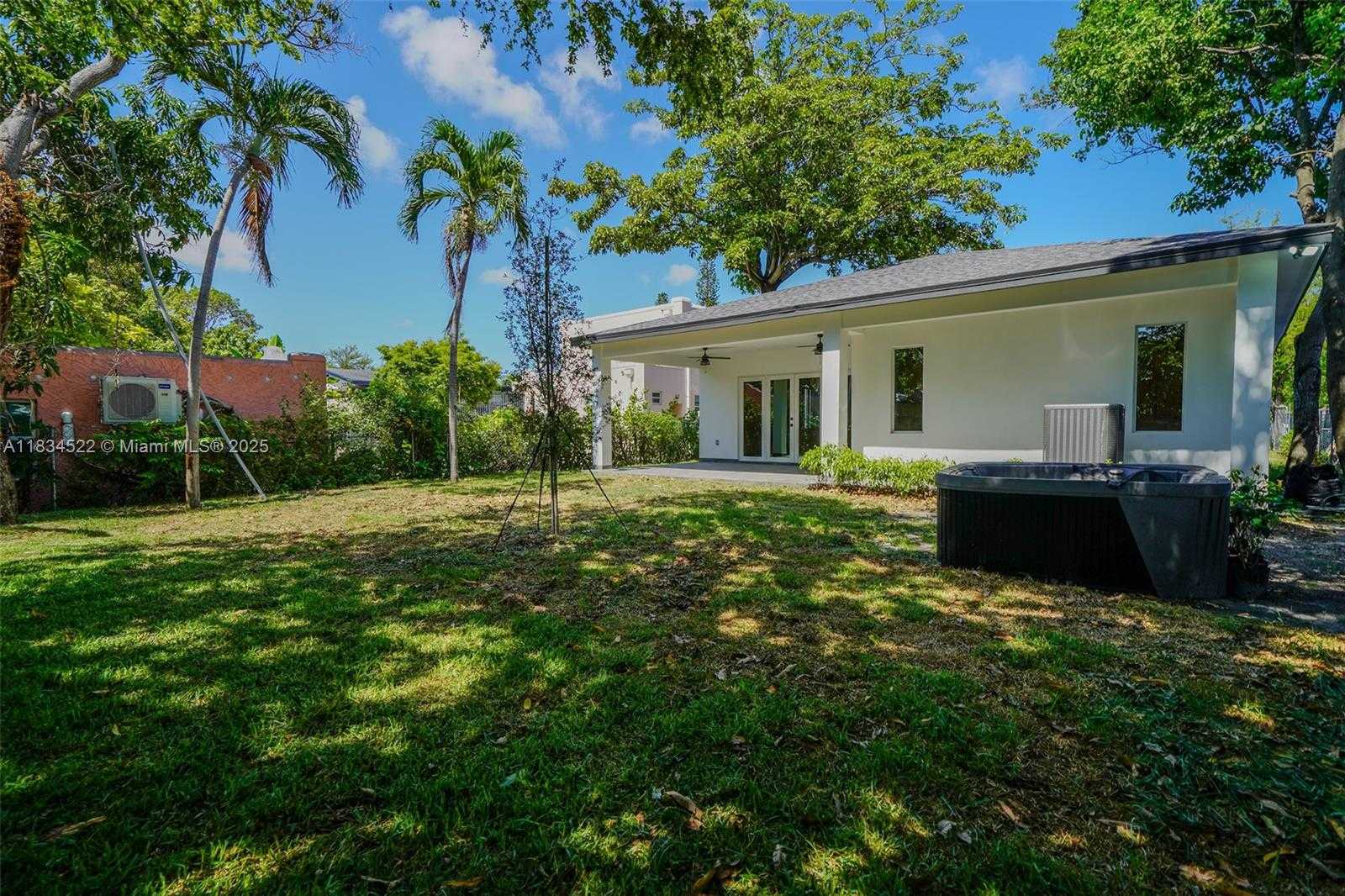Small Image of 112 NORTH WEST 24TH CT, Miami Number 7