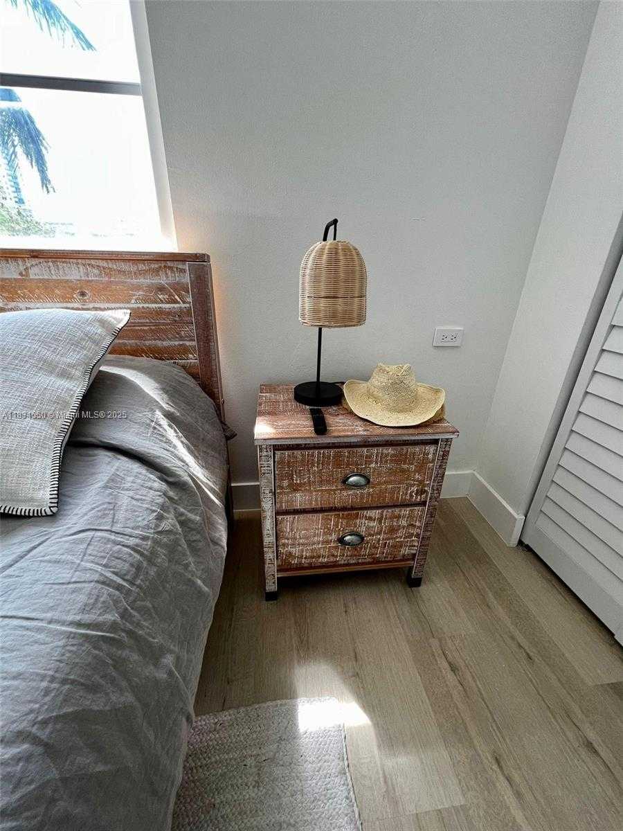 Small Image of 221 MERIDIAN AVE #401, Miami Beach Number 10
