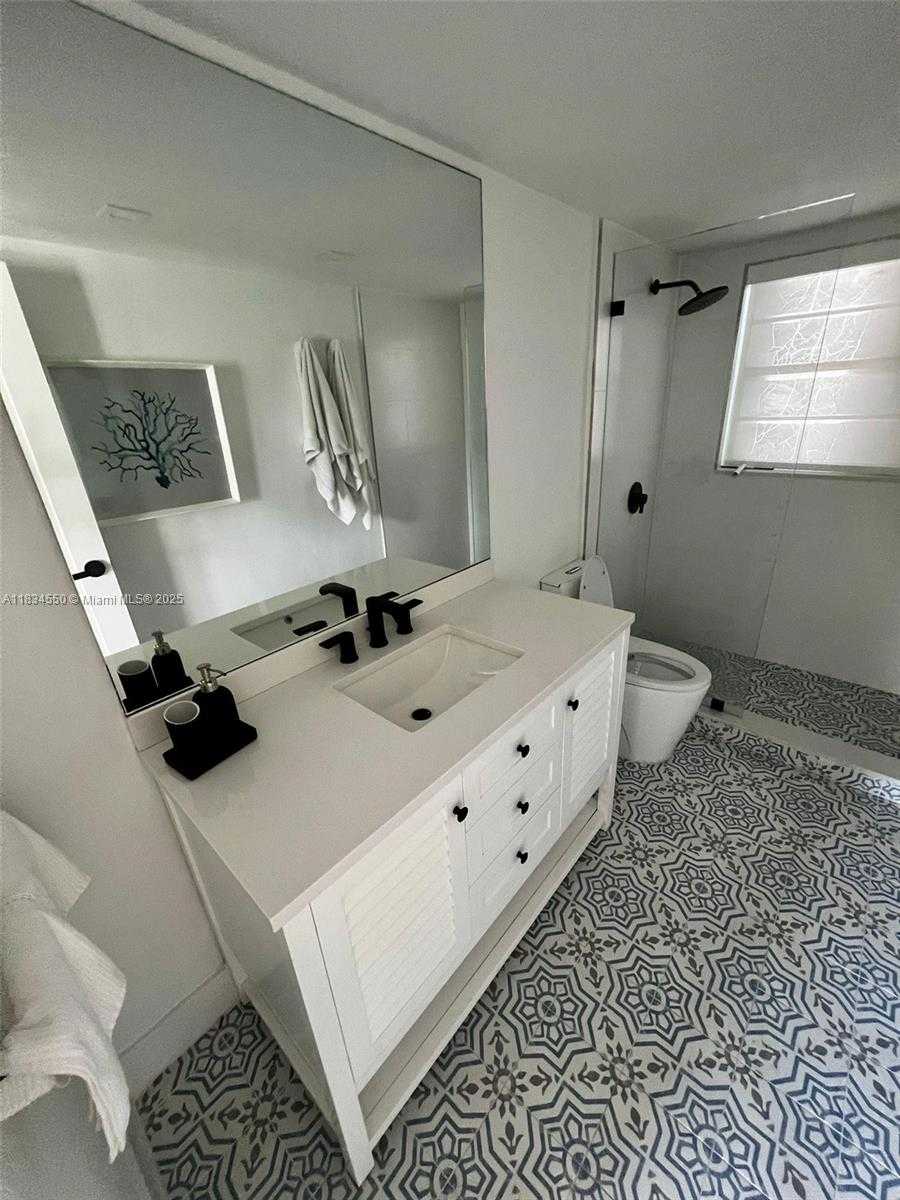 Small Image of 221 MERIDIAN AVE #401, Miami Beach Number 11