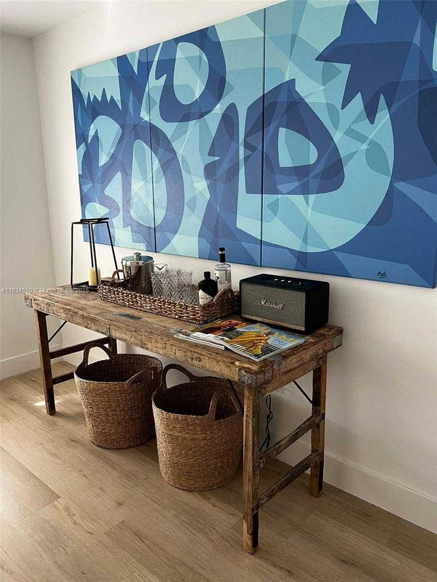 Small Image of 221 MERIDIAN AVE #401, Miami Beach Number 2