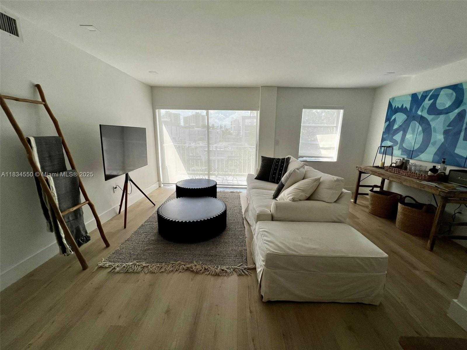 Small Image of 221 MERIDIAN AVE #401, Miami Beach Number 4