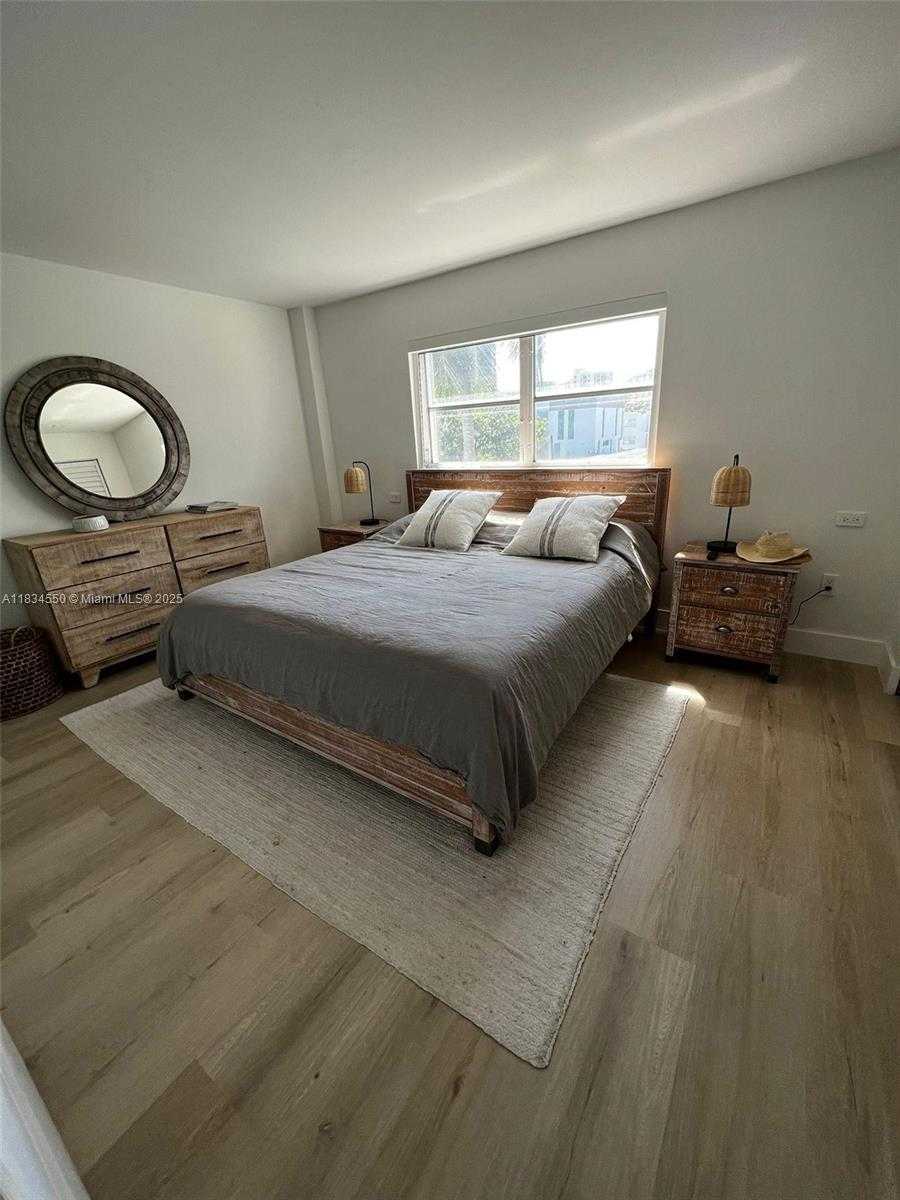 Small Image of 221 MERIDIAN AVE #401, Miami Beach Number 8