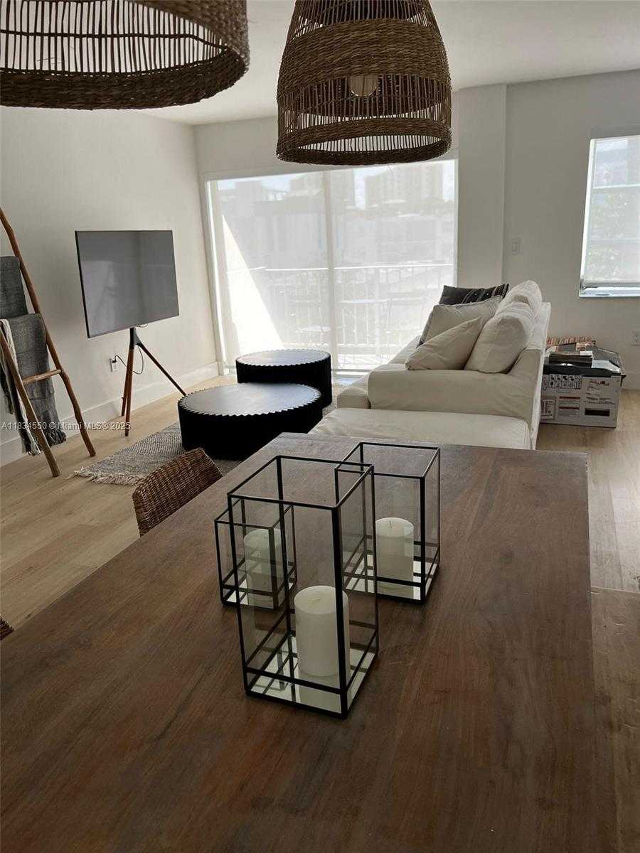 Small Image of 221 MERIDIAN AVE #401, Miami Beach Number 9