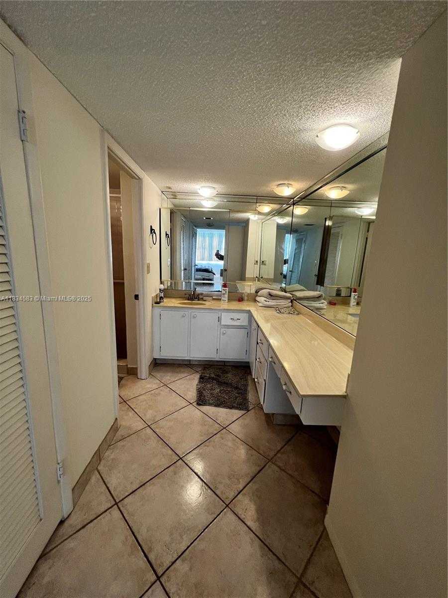 Small Image of 6039 COLLINS AVE #1034, Miami Beach Number 7