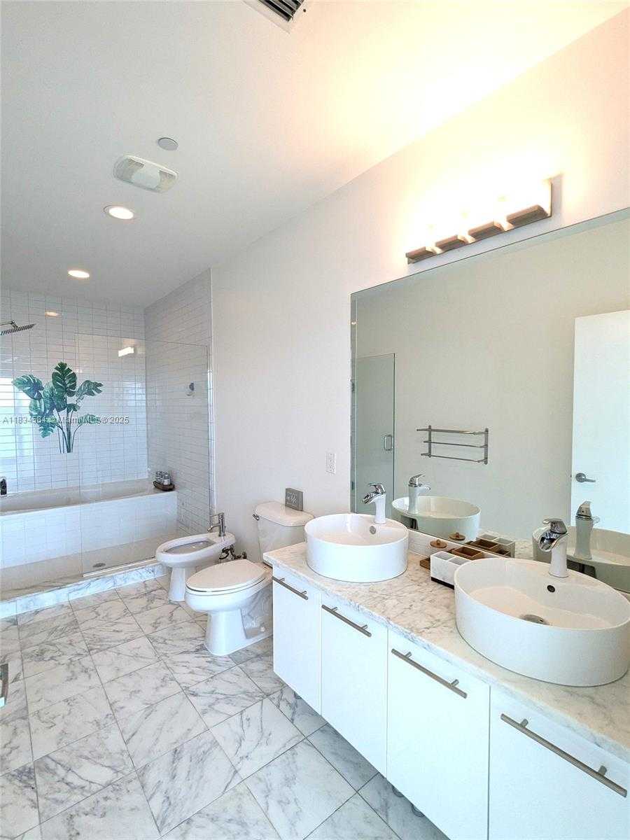 Small Image of 888 BISCAYNE BLVD #4702, Miami Number 26