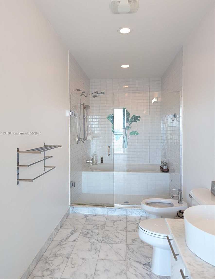 Small Image of 888 BISCAYNE BLVD #4702, Miami Number 27
