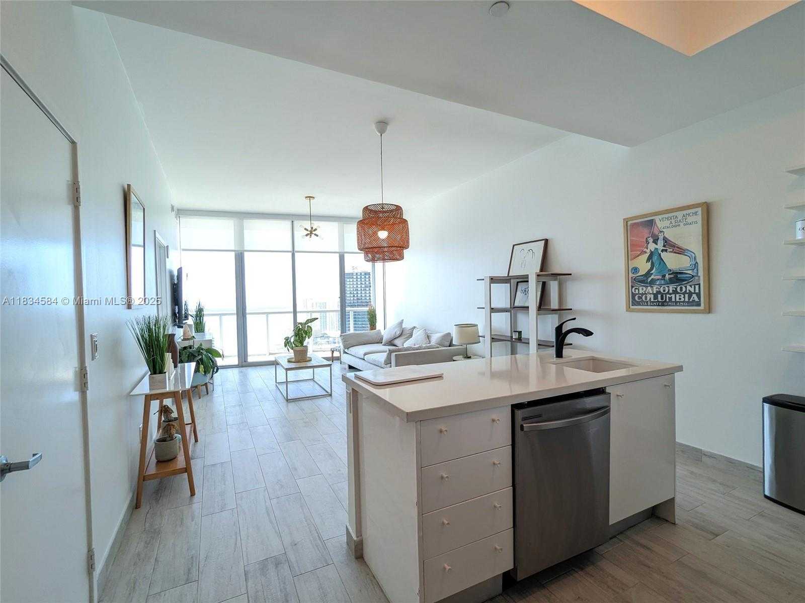 Small Image of 888 BISCAYNE BLVD #4702, Miami Number 3