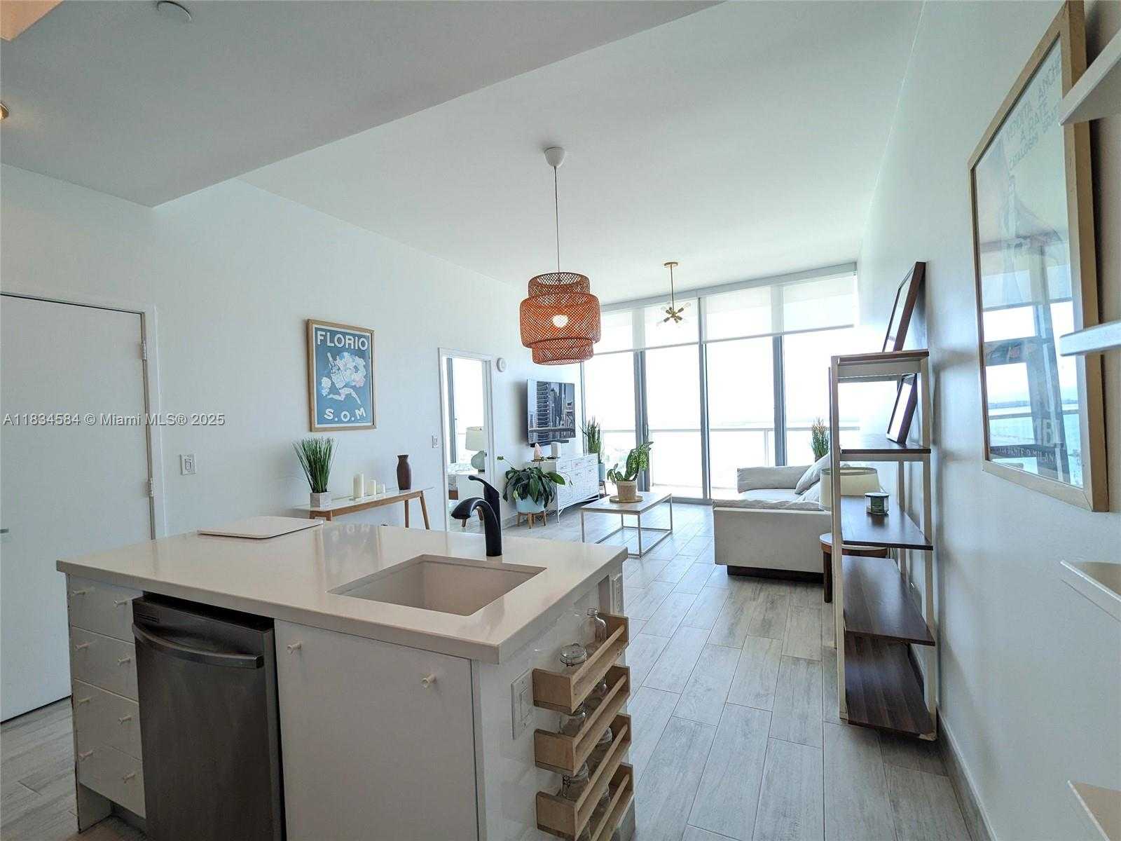 Small Image of 888 BISCAYNE BLVD #4702, Miami Number 4