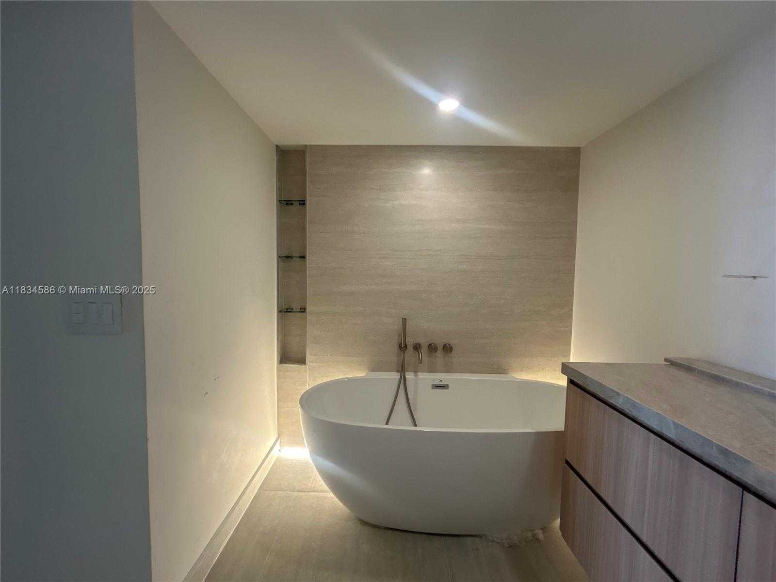 Small Image of 1717 NORTH BAYSHORE DR #A-2539, Miami Number 11