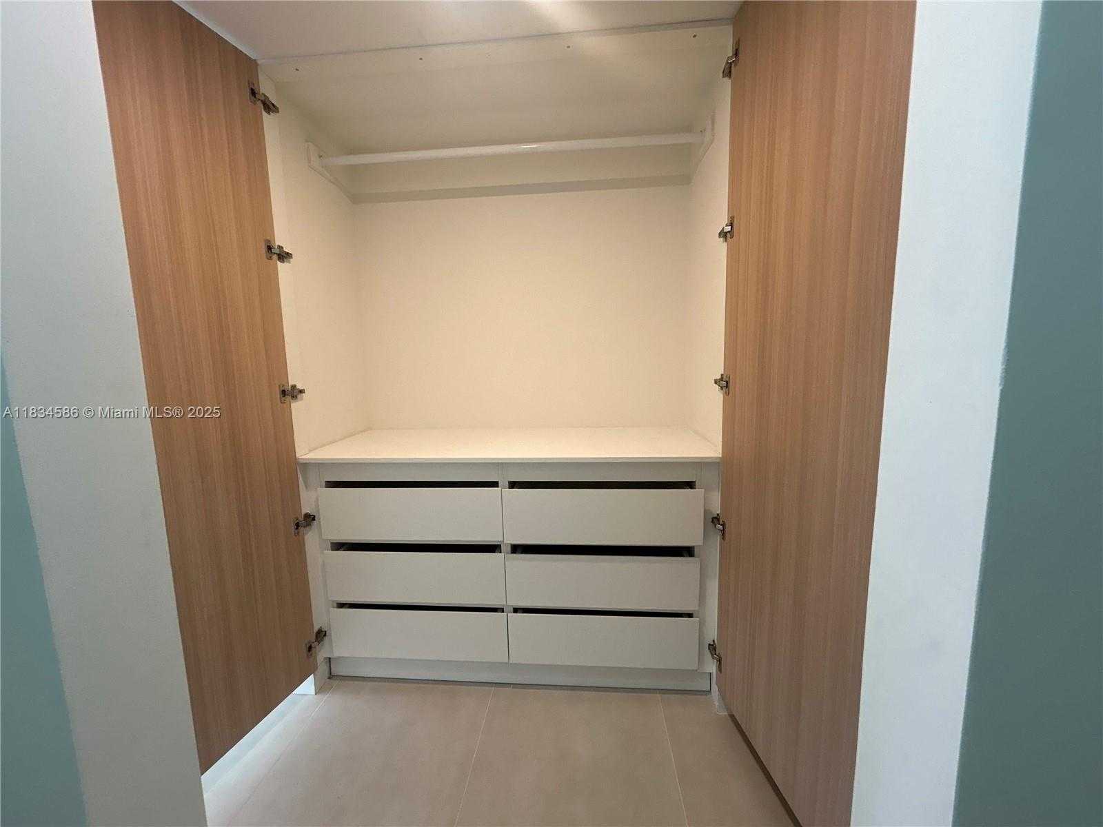 Small Image of 1717 NORTH BAYSHORE DR #A-2539, Miami Number 14